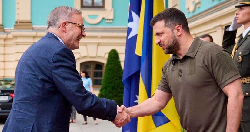 Премьер Австралии заверил Зеленского в непрерывной поддержке Украины