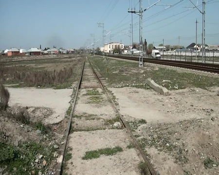 Kürdəmir bazarına girişlərdən biri bağlanıb, ərazidə uzun tıxaclar yaranır - REPORTAJ