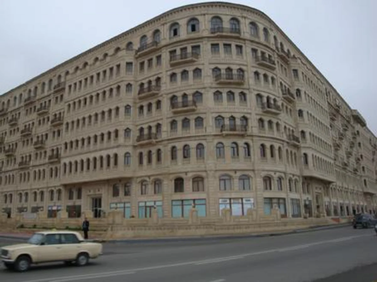 Bakının məşhur ticarət mərkəzində yanğın olub