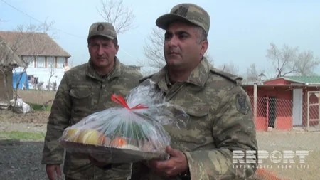 Aprel döyüşlərində şəhid olmuş və yaralanmış hərbçilərin ailələrinə bayram sovqatı aparılıb - FOTO