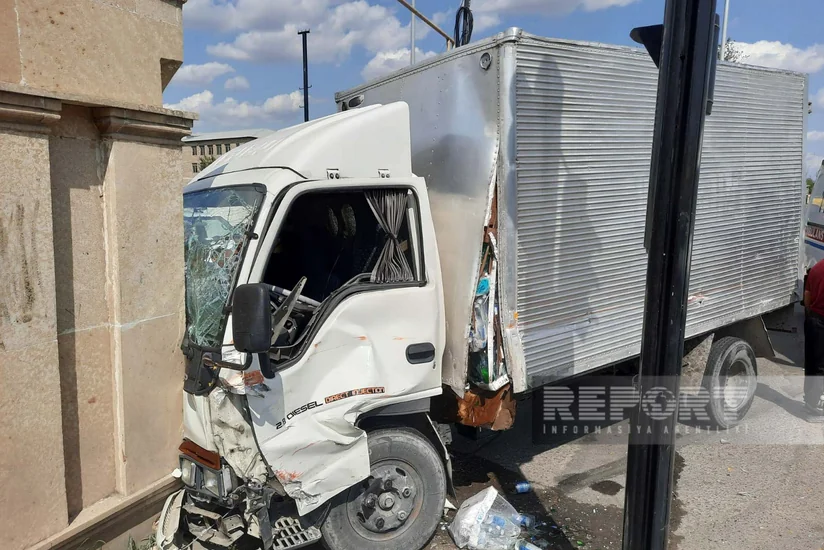 Kürdəmirdə yol qəzası olub, 2 nəfər xəsarət alıb