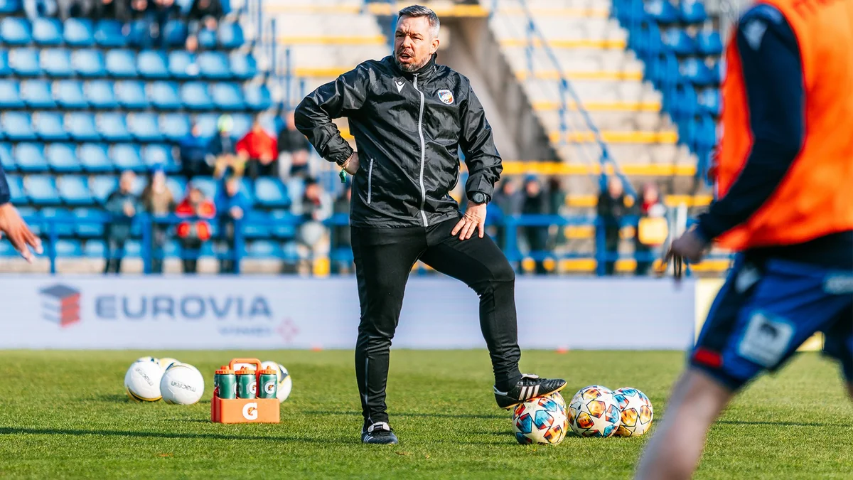 Viktoriyanın məşqçisi: Qarabağ bizim üçün xoşagəlməz rəqibdir