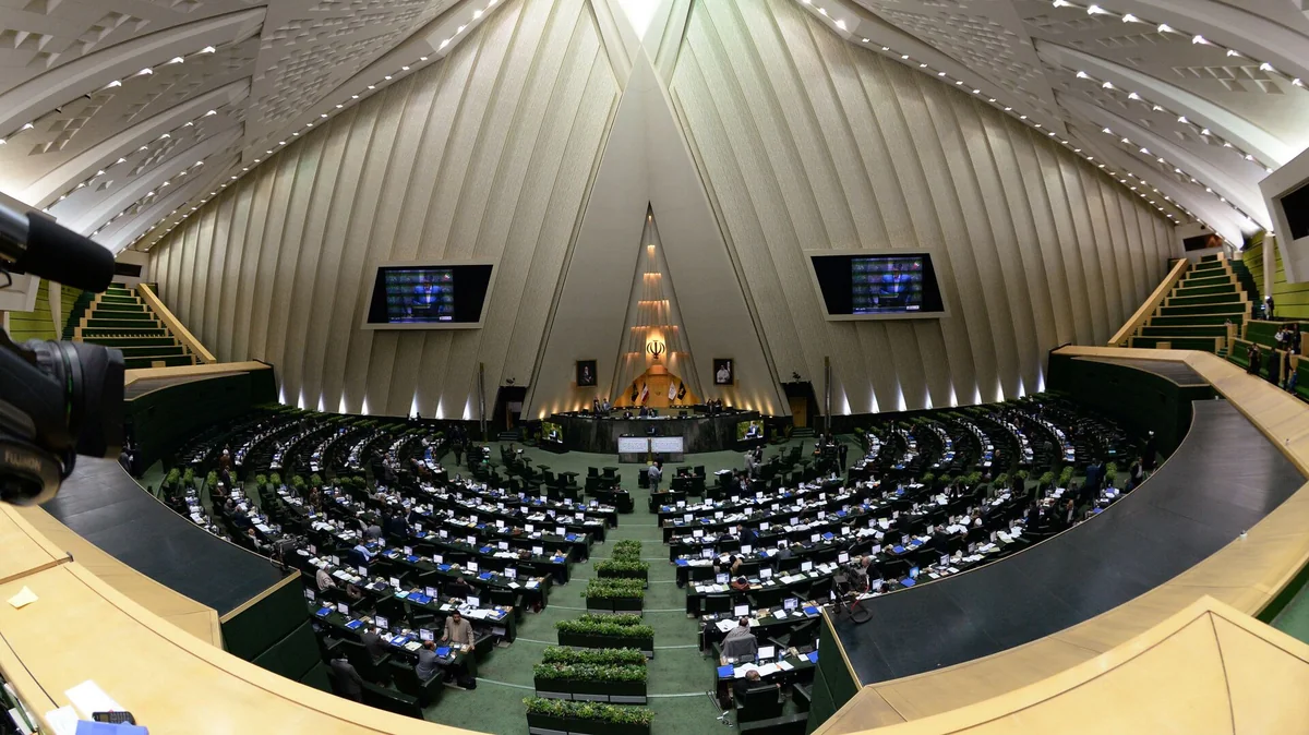 Спор между депутатами в парламенте Ирана перерос в драку