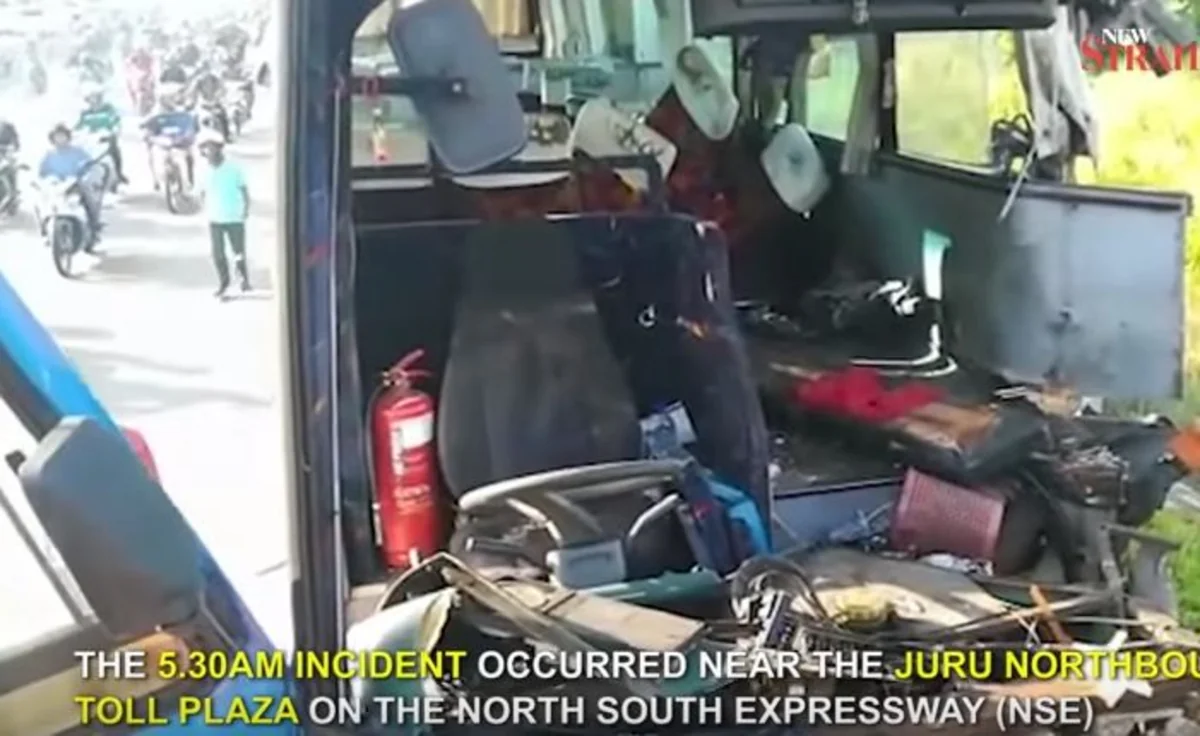 Malayziyada iki avtobus toqquşub, 8 ölü, 33 yaralı var - VİDEO