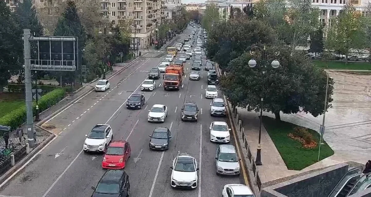 Bakının bir çox yollarında tıxac müşahidə edilir - SİYAHI