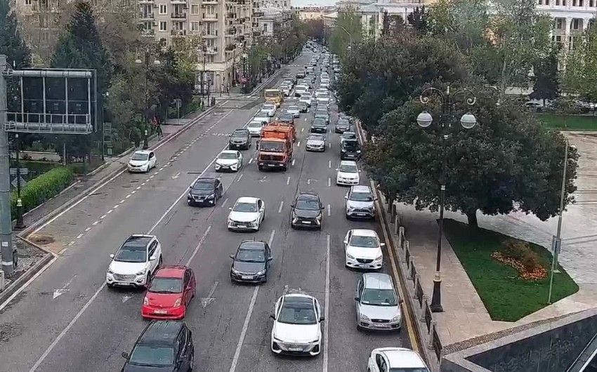 Bakının bir çox yollarında tıxac müşahidə edilir - SİYAHI