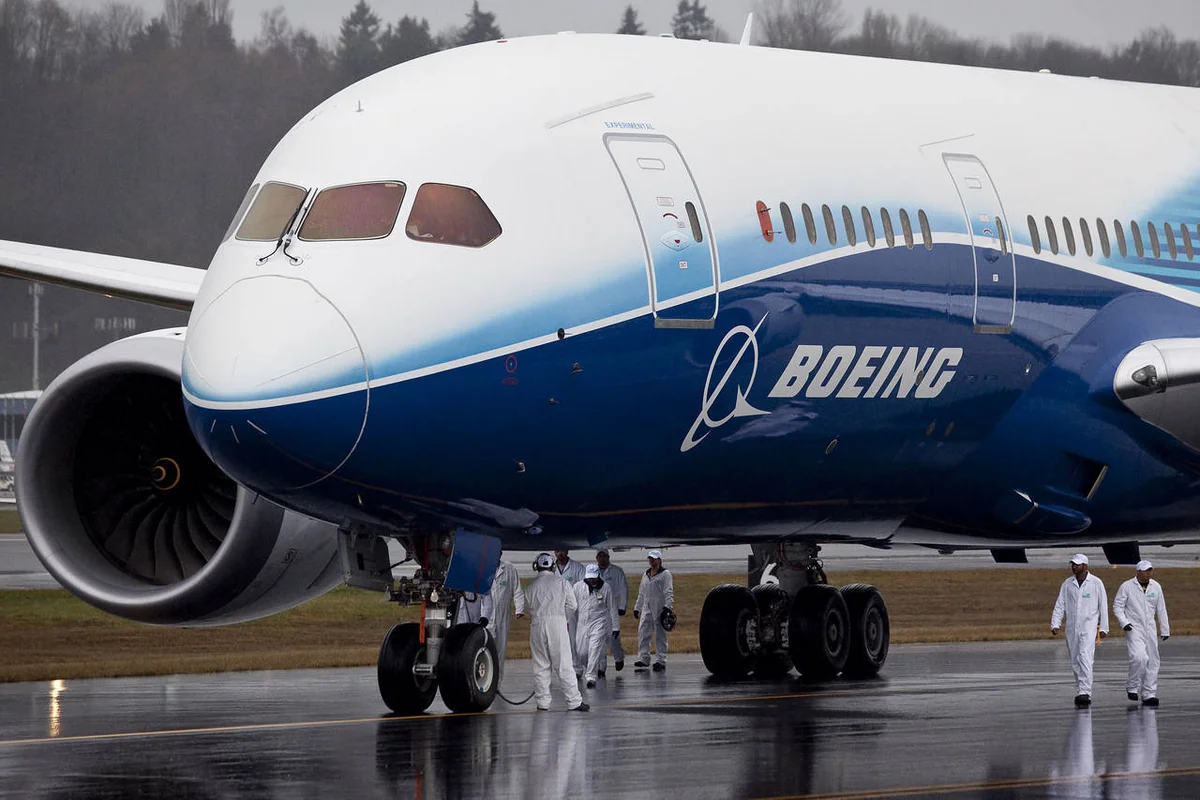 “Boeing”in səhmləri sürətlə ucuzlaşır