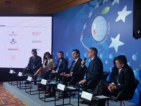 Polşada keçirilən konfransda İranın güney azərbaycanlılara qarşı repressiya siyasəti müzakirə olunub