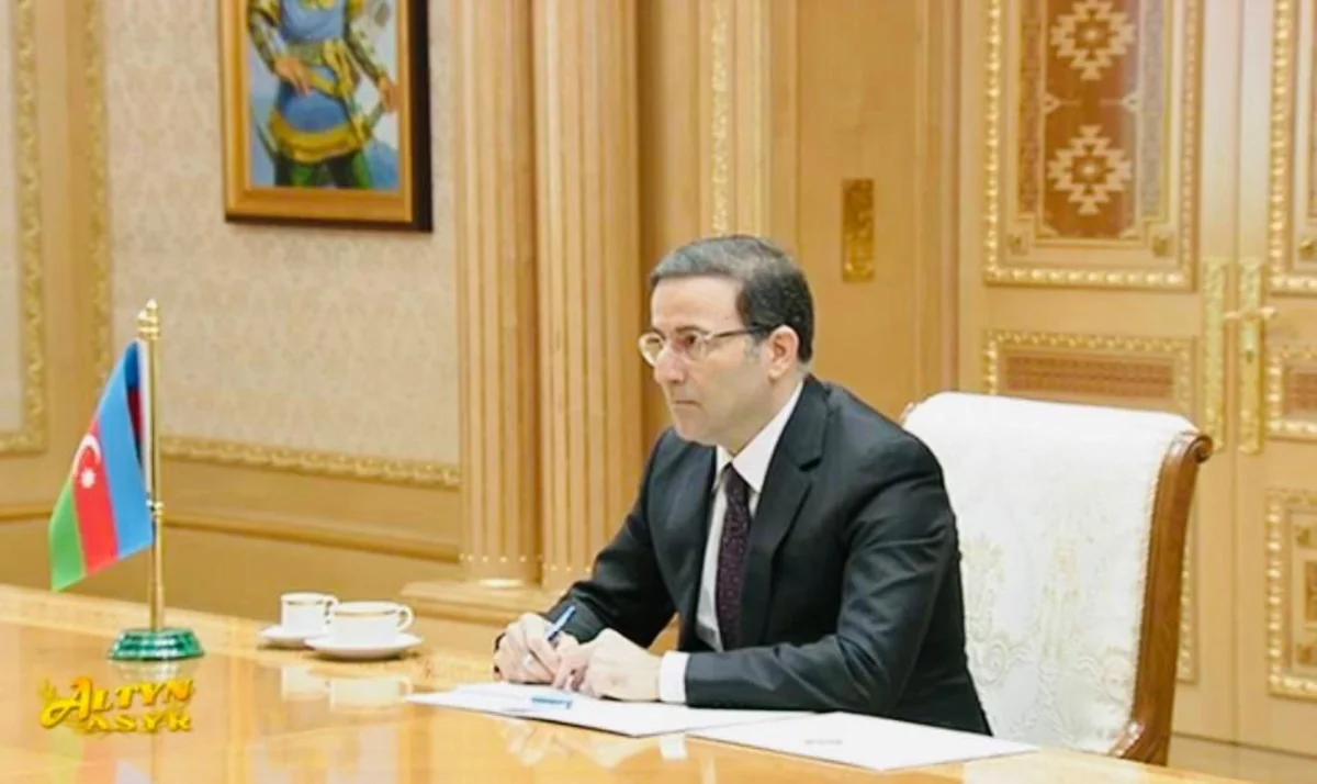Azərbaycan səfiri etimadnaməsini Türkmənistan Prezidentinə təqdim edib