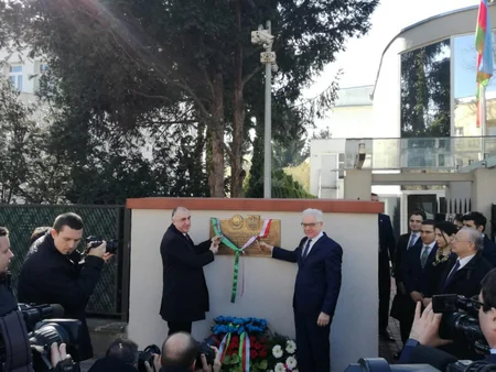 Elmar Məmmədyarov Polşada Xalq Cümhuriyyəti ilə bağlı xatirə lövhəsinin açılışı mərasimində iştirak edib