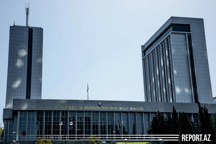 Parlamentdə dövlət büdcəsinə dəyişikliklər layihəsinin müzakirəsi başlayıb