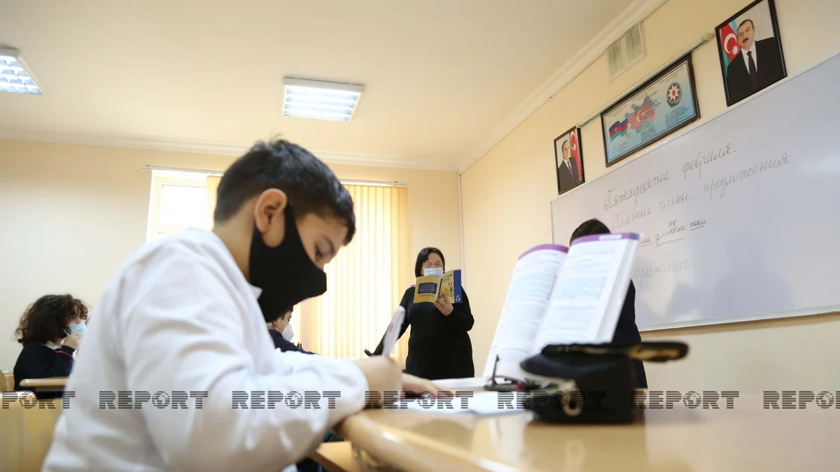 Azərbaycanda şagirdlərin yerdəyişməsi dayandırılıb