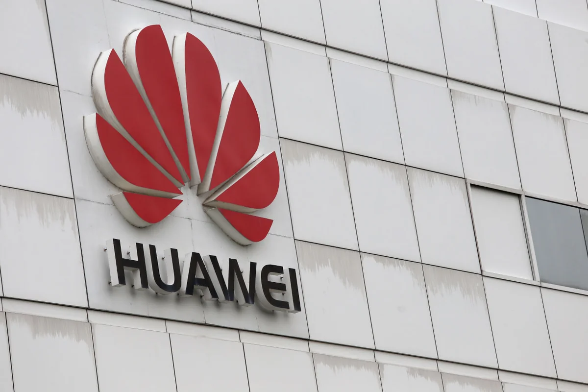“Huawei” ilk dəfə dünyada smartfon satışında birinci oldu