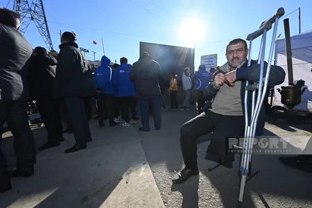 Protesters: Armenian separatists must stop looting Azerbaijan’s resources and mine terror