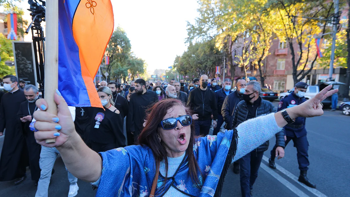 У здания парламента Армении начался митинг оппозиции