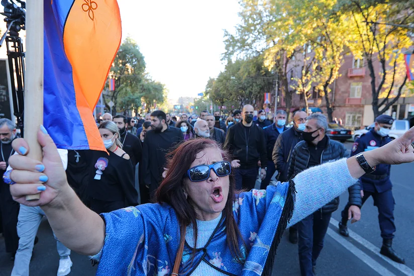 У здания парламента Армении начался митинг оппозиции