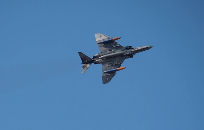 Yunanıstanda dənizə düşən “F-4” qırıcısının pilotlarından biri ölüb