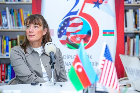 NASA astronavtı xanım Haydi Payper Bakıdadır