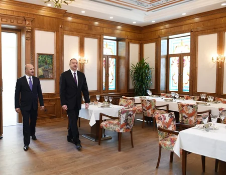Prezident İlham Əliyev Bakının Nəsimi rayonunda yeni “Qızılgül bağı” parkında yaradılan şəraitlə tanış olub