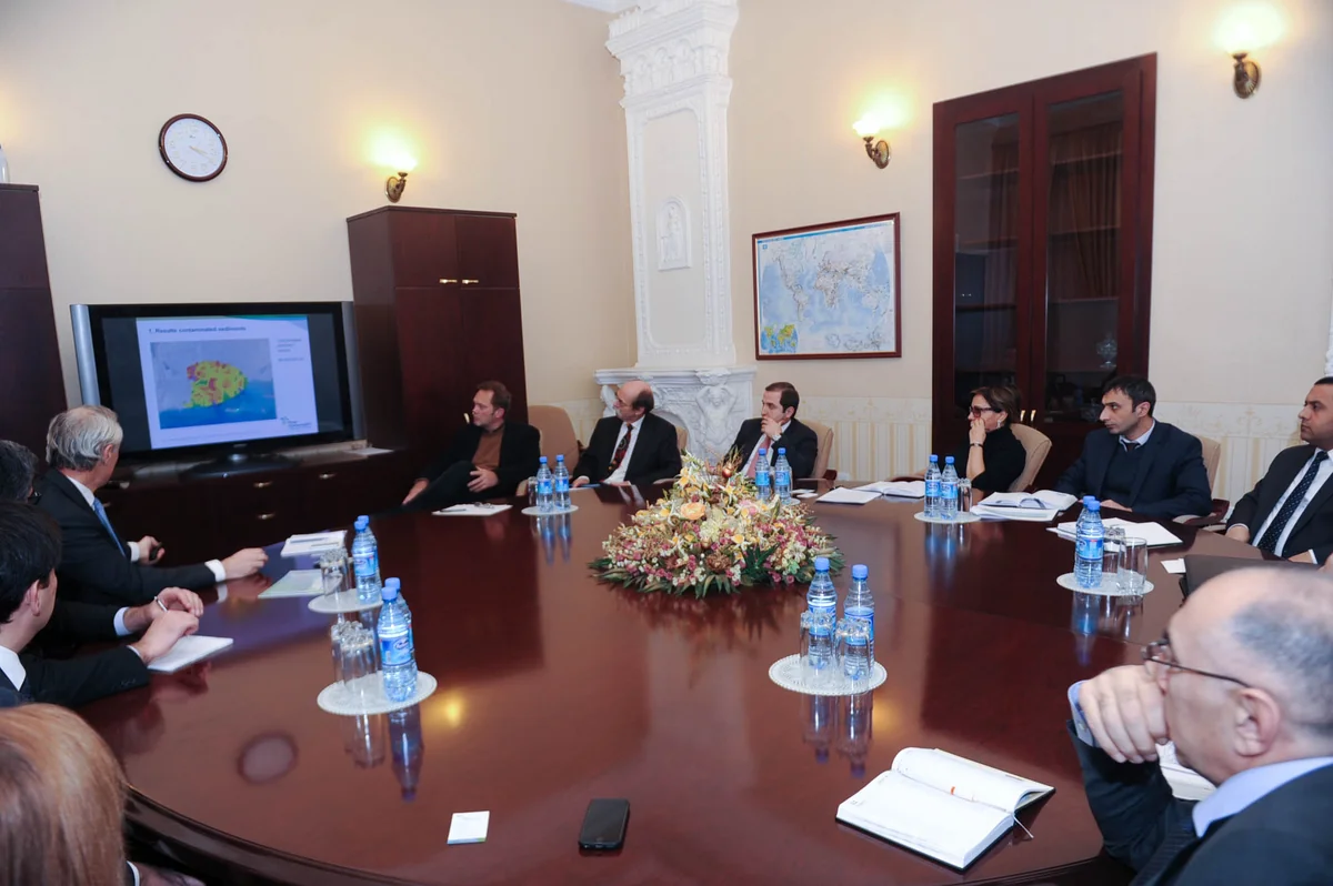 ​В SOCAR прошла встpеча, связанная с проектом улучшения экологической ситуации в Бакинской бухте