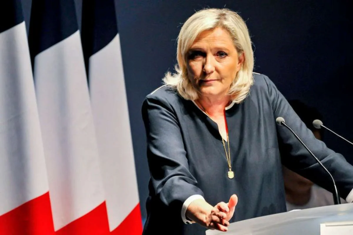 Marin Le Pen departamentdəki vəzifəsindən kənarlaşdırılmasından şikayət verib