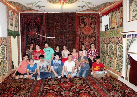 Daun sindromlu uşaqlar Xalça Muzeyində olub - FOTO