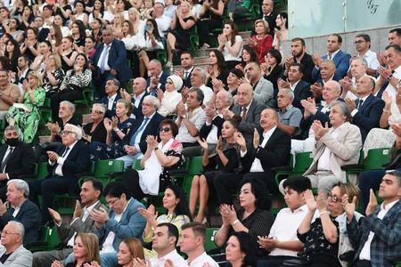 Prezident və birinci xanım Müslüm Maqomayevin xatirəsinə həsr olunan gecədə iştirak edib