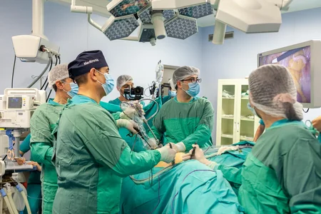 Bakıda canlı yayımda minimal invaziv yolla orqanqoruyucu əməliyyat icra olunub