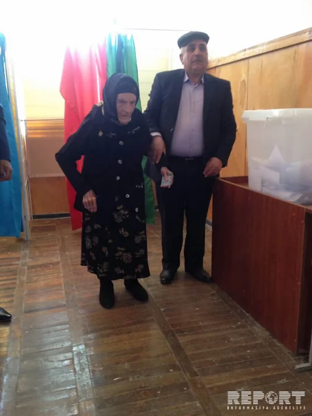Azərbaycanın ən yaşlı seçicisi səs verib - FOTO