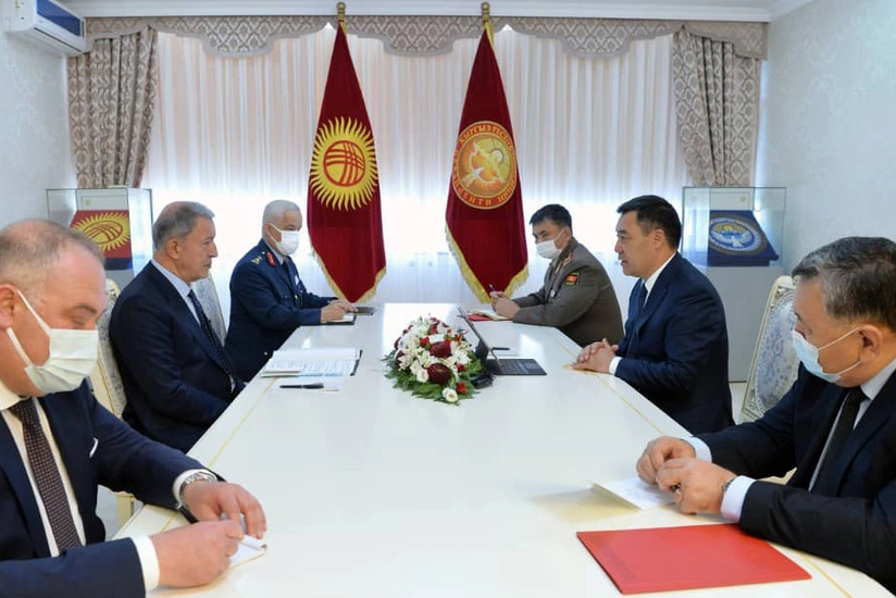 Hulusi Akar Qırğız Respublikasının prezidenti ilə görüşüb