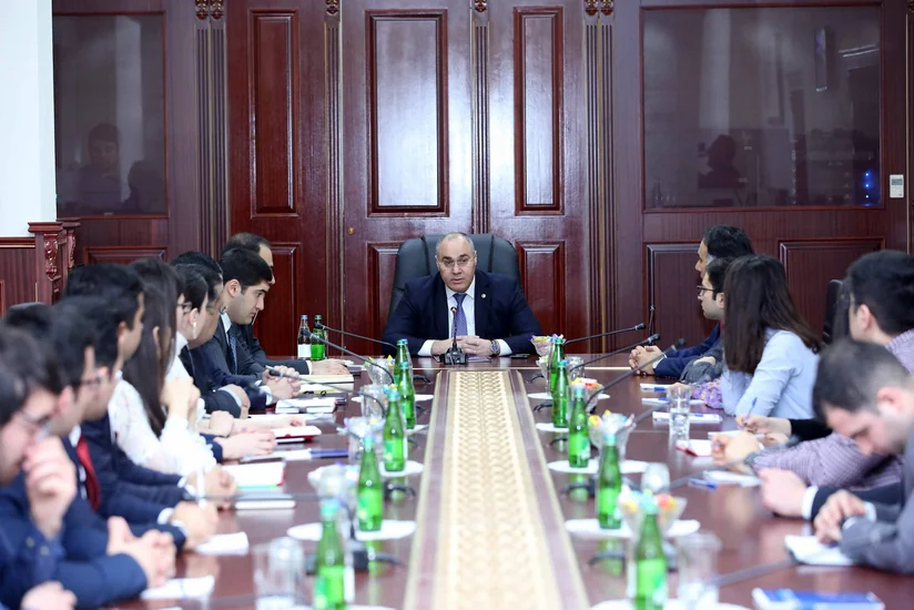 Dövlət Gömrük Komitəsinin sədri gənc liderlərlə görüşüb
