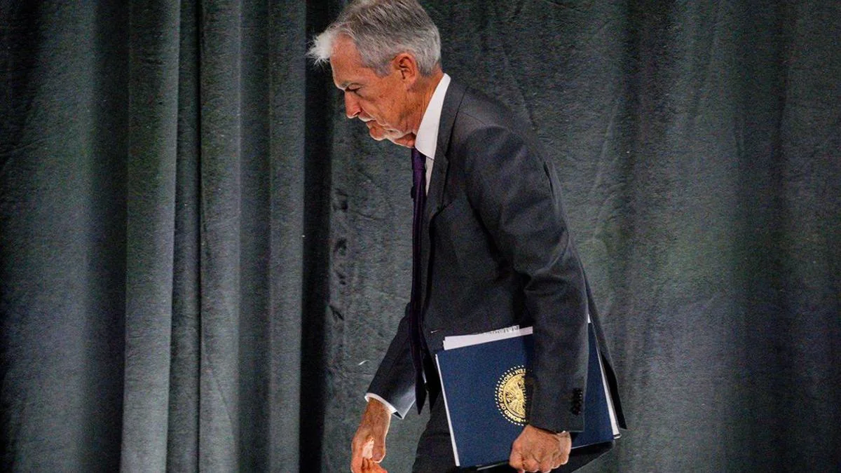 Tramp FED rəhbərini istefaya göndərmək niyyətində deyil