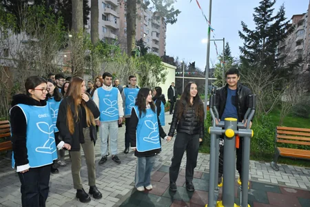 Bakıda növbəti yenilənmiş həyətlər istifadəyə verilib
