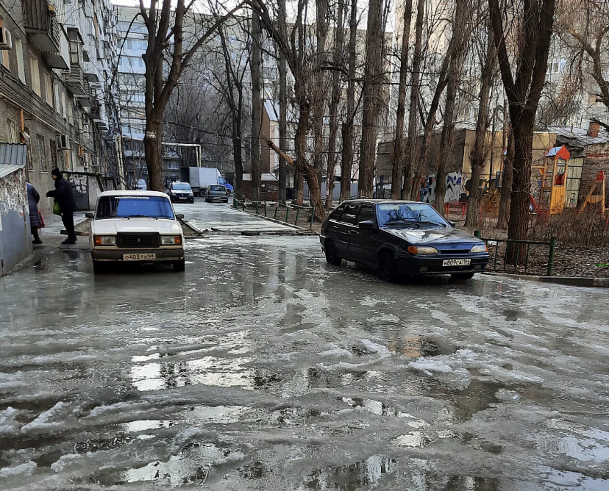 В Саратове более 880 домов остались без холодной воды после коммунальной аварии