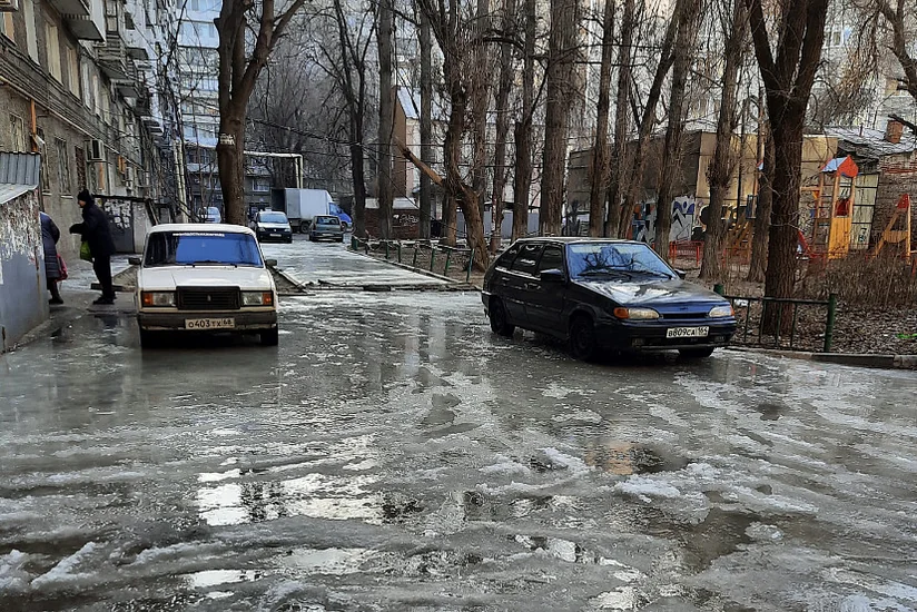 В Саратове более 880 домов остались без холодной воды после коммунальной аварии