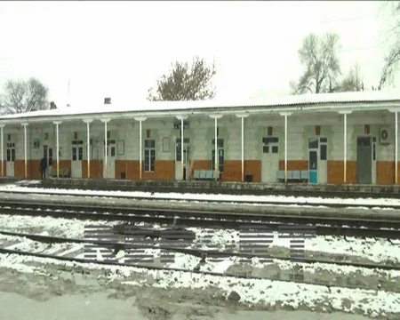 Ağstafadan Bakıya gələn sərnişin qatarı daşa basılıb, 2 nəfər yaralanıb