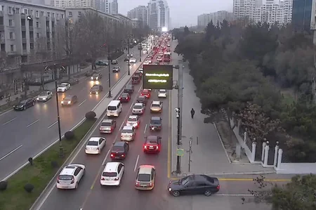 Bakıda nəqliyyat vasitələrinin hərəkətində sıxlıq yaranıb