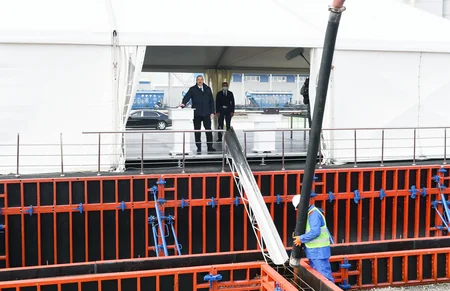 Президент заложил фундамент двух заводов и открыл предприятие в Сумгайыте
