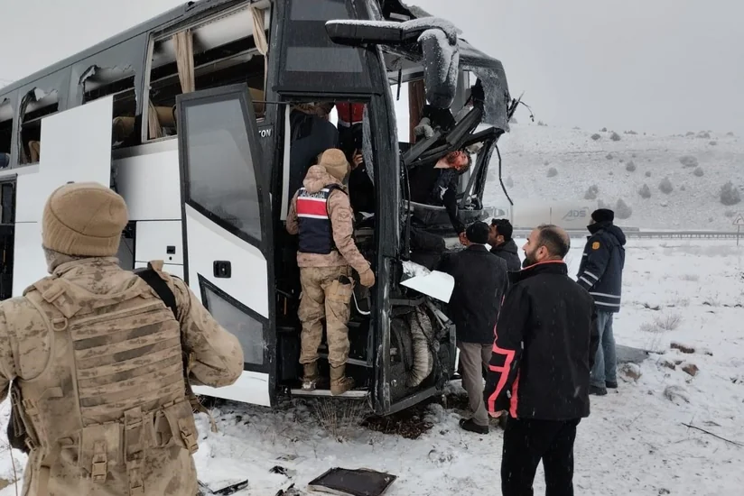 В ДТП с автобусом в Турции погибли два человека, восемь пострадали