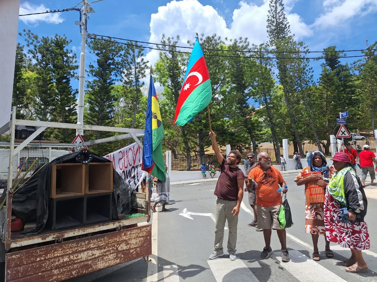 Protest against France in New Caledonia, Azerbaijani flags waved