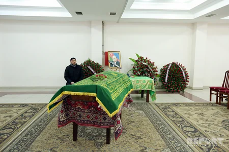 Təzəpir məscidində Abbas Ələsgərovla vida mərasimi keçirilir - FOTO
