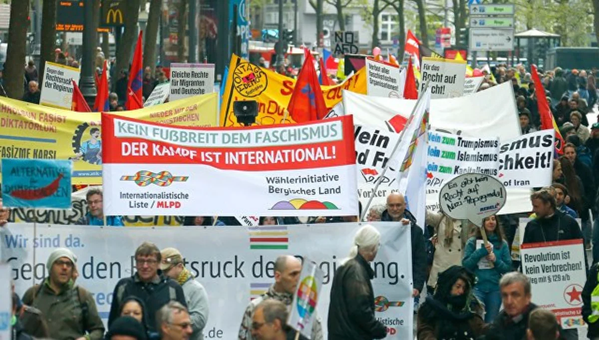 В ходе протестов против правой партии в Германии пострадали двое полицейских