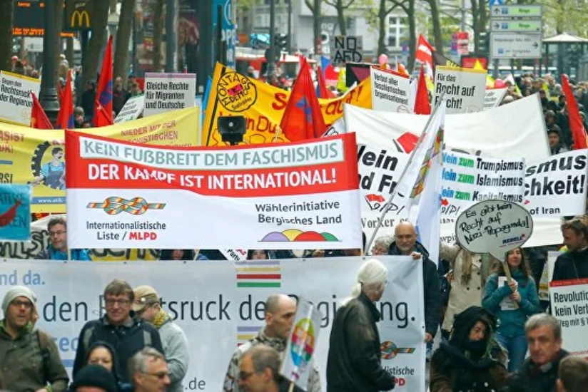 В ходе протестов против правой партии в Германии пострадали двое полицейских