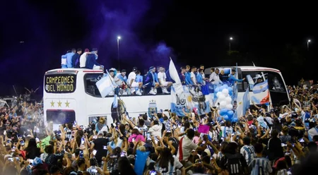 DÇ-2022: Argentina millisinin çempionluq paradı başlayıb