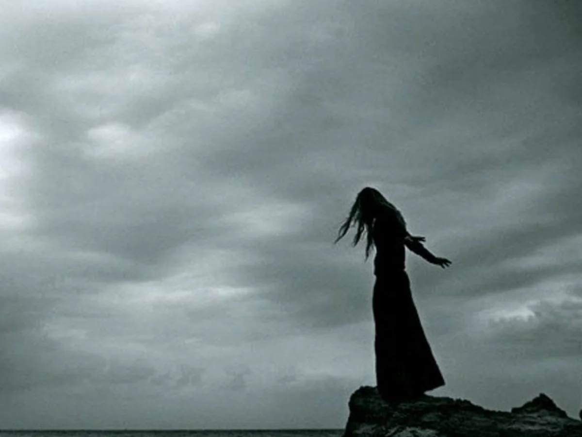 Göygöldə qadın özünü qayadan ataraq öldürüb - YENİLƏNİB