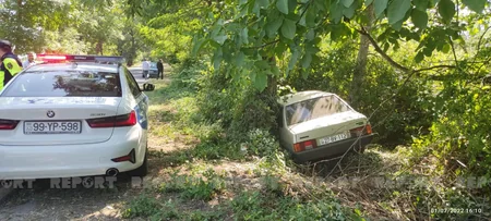 Şəkidə avtomobil ağaca çırpılıb, xəsarət alanlar var