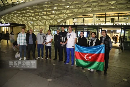 Azərbaycanın Avropa Kubokunun qalibi olmuş voleybolçuları Vətənə qayıdıb