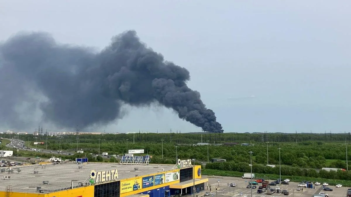 В Санкт-Петербурге горит завод порошковых красок