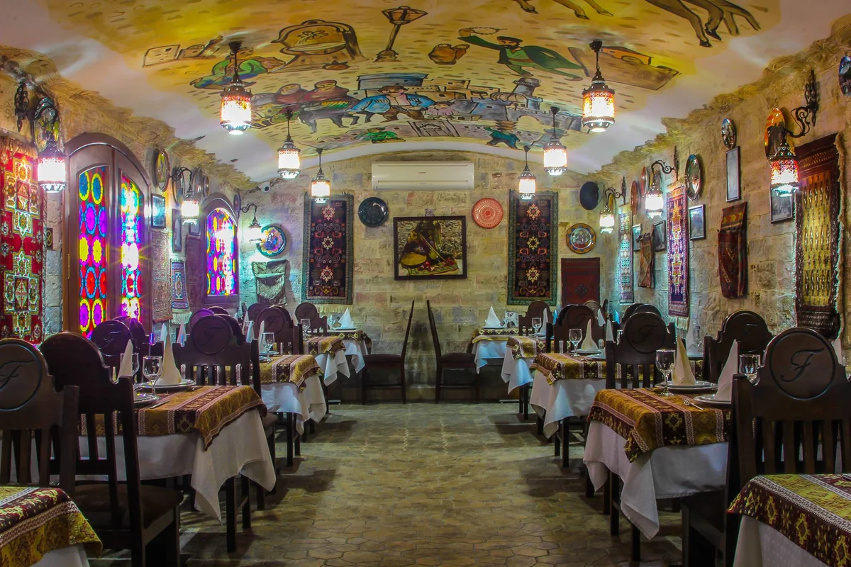 Bakıda tanınmış “Firuzə” restoranı cərimələnib