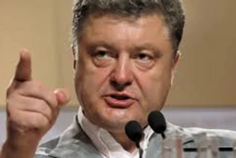 Poroşenko Rusiya təhlükəsinə qarşı fərman imzalayıb
